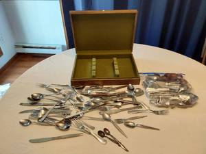 lot 80 image: Silverware Set in Wooden Case