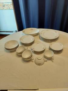 lot 83 image: Genuine Porcelain China Gold Standard Porcelain China Set