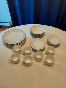 lot 85 image: Carlton Ashford Japan Dinnerware including Plates and Cups