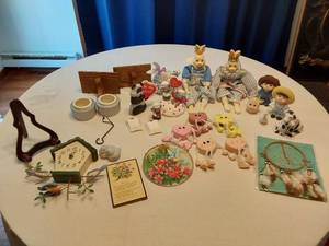 lot 93 image: Large Lot of Various Home Decor Items