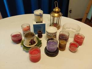 lot 105 image: Candles and Holders Set including Soy Scents by Joanna, Glass Holders and Christmas Candles