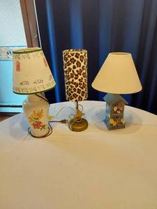 lot 112 image: Table Lamps with Various Shades