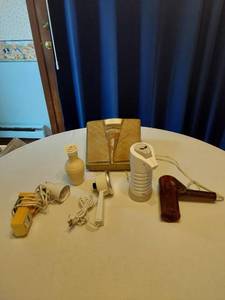 lot 121 image: Vintage Household Items Including Conair Hand Steamer, Bathroom Scale and Hair Dryer