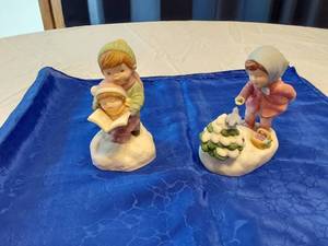 lot 134 image: Avon Musical Figurines Including Joy to the World and We Wish You a Merry Christmas