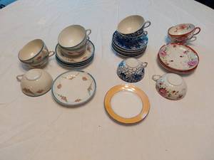 lot 139 image: Vintage Tea Cup and Saucer Collection