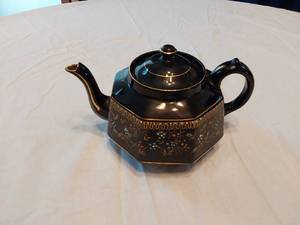 lot 141 image: Vintage Trilby Black Teapot with Floral Design