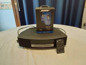 lot 159 image: Bose Wave Music System with Bose IE2 Headphones