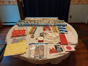 lot 179 image: Holiday Gift Bags and Wrapping Supplies