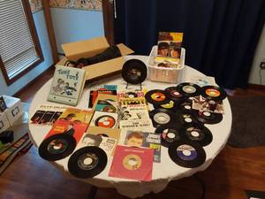 lot 183 image: Large Lot of 45 RPM Vinyl Records