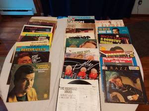 lot 188 image: Lot of Vinyl Records Featuring Various Artists such as Dolly Parton, Johnny Cash, and Conway Twitty