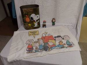 lot 212 image: Peanuts Collection including Snoopy and Friends Waste Bin, Pillowcase, Figures