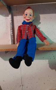 lot 225 image: 1972 Howdy Doody ventriloquist dummy doll