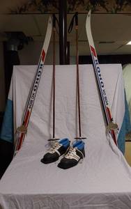 lot 232 image: KOHO XC 204 Cross-Country Ski Set with Boots (Size 6) and Poles