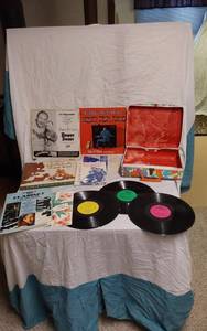 lot 241 image: Vintage Vinyl Records Collection in Floral Case