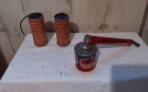 lot 270 image: Lot of 2 Eveready Columbia Gray Label Long Life Telephone Cell & Hudson Nebu-Lizor Insect Sprayer