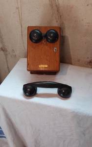 lot 272 image: Western Electric Company Antique Wall Telephone