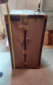 lot 280 image: Horn Luggage Wardrobe Trunk
