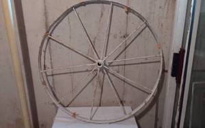 lot 283 image: Large Metal Wagon Wheel 2 x 36
