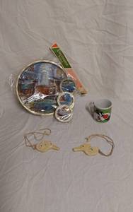 lot 297 image: Souvenir Tray Set featuring Yellowstone National Park, Cartoon Mug, and Little Ducks
