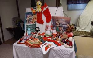 lot 319 image: Lot of Christmas Decorations and Stockings with Plush Toys