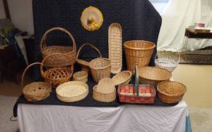 lot 348 image: Lot of Assorted Baskets and Woven Items