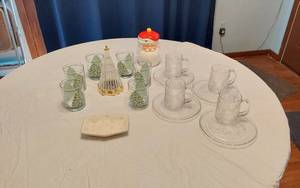 lot 351 image: Variety of Glassware