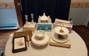 lot 353 image: Assorted Home Decor and Tableware Items