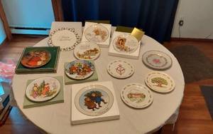lot 359 image: Decorative Collector Plates including Avon Anniversary Plates, Happy Birthday Plate, and Christmas Themed Plates