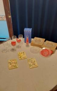 lot 362 image: Glassware Collection including Plates and Glasses with Bird Design