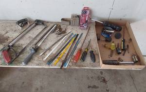 lot 382 image: Hand Tools and Accessories including Hacksaws, Screwdrivers, and Precision Screwdriver Set