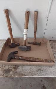 lot 385 image: Lot of 4 Different Hammers