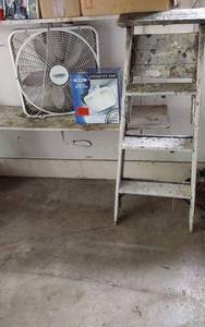 lot 407 image: Lasko Box Fan and Utilitech Exhaust Fan with Ladder