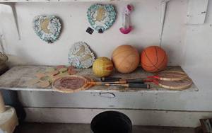 lot 422 image: Badminton Rackets and Decorative Items