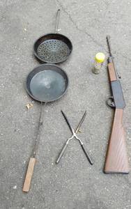 lot 424 image: Vintage Daisy Model 788 BB Scout Air Rifle, Over the Fire Popcorn Popper and Curling Iron