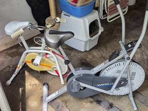 lot 411 image: Weslo Pursuit G250 Exercise Bike