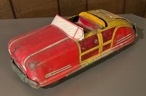 lot 31 image: 1940s Wyandotte Pressed Steel Woody Convertible Toy Car