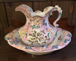 lot 32 image: Vintage Victorian Ceramic Pitcher and Basin Wash Set