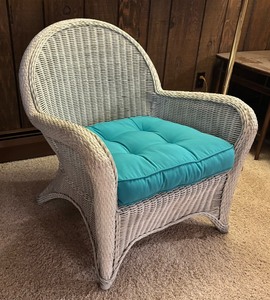lot 107 image: Vintage White Wicker Chair