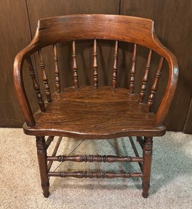 lot 115 image: Vintage Captains Chair