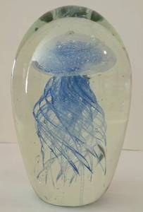 lot 42 image: Art Glass Jelly Fish Paperweight
