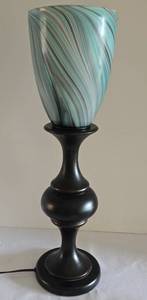 lot 53 image: Lovely Art Glass Style Shaded Wooden Table Lamp