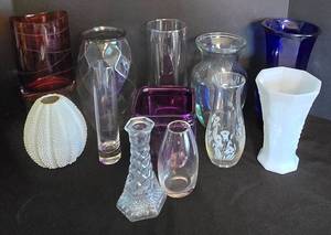 lot 59 image: Versatile Glass Vase Selection