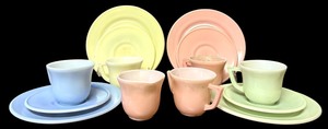 lot 86 image: Vintage Little Hostess Party Set Pastelware Hazel-Atlas Glass Co.