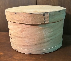 lot 162 image: Wooden Round Shaker Style Box