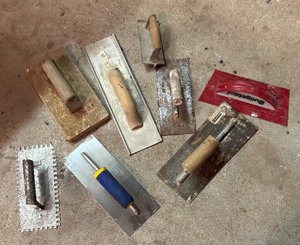 lot 200 image: Lot of Trowels