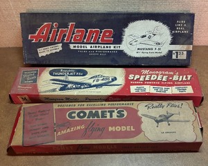 lot 205 image: Vintage Monogram Republic Thunderjet, Airline and Comets Amazing Flying Model Airplane Model Kits