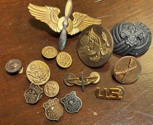 lot 228 image: Vintage Pins and Buttons