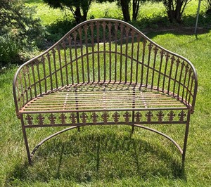 lot 233 image: Beautiful Garden Bench