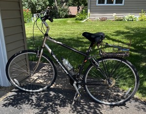lot 237 image: Schwinn Sierra 700 Bicycle