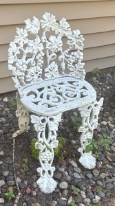 lot 245 image: Gorgeous Grape Vine Patterned Cast Iron Garden Chair